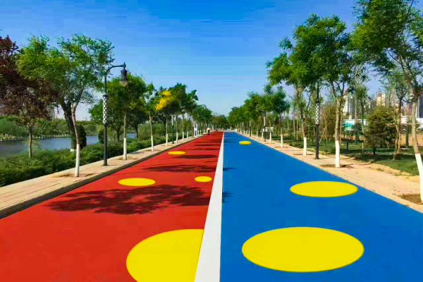 彩色路面助力交通管理与城市美化